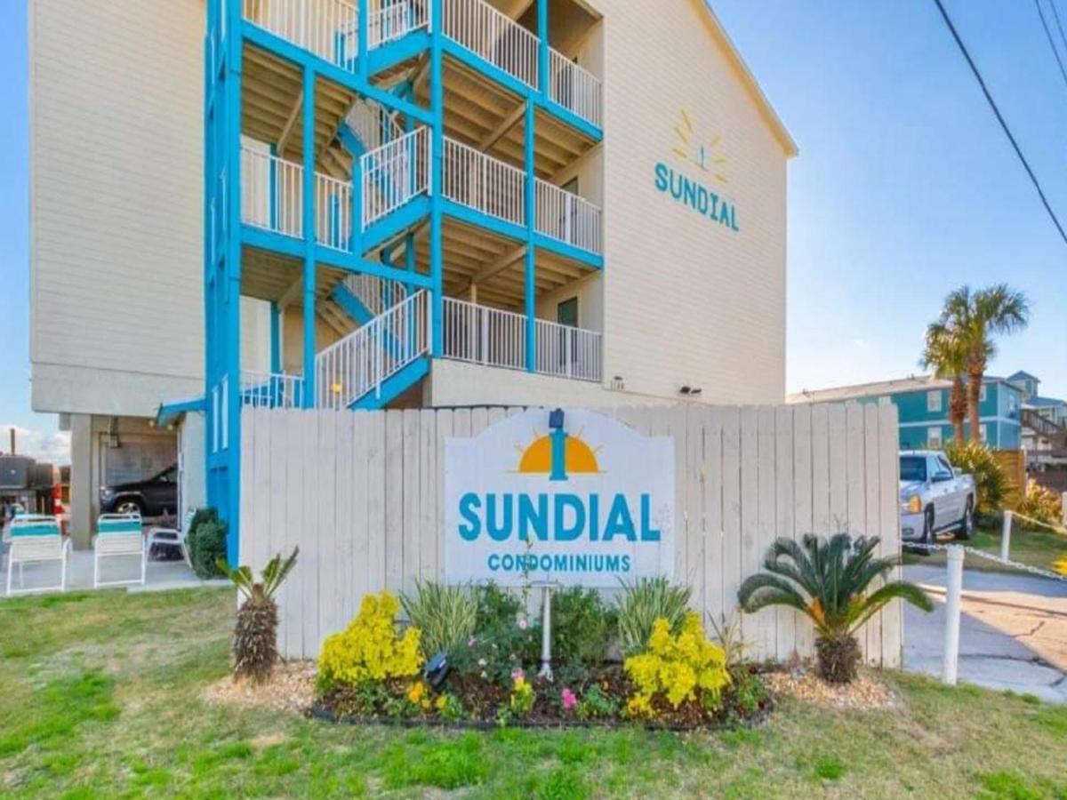 Beautiful 3 Bedroom BEACHFRONT Condo (F3) - Sleeps 10 - Housity