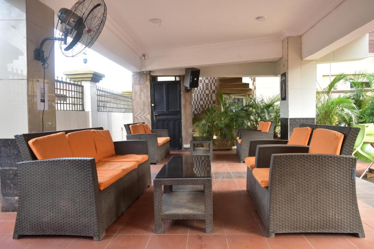 Suitetrails - Airoyal Hotel and Suites