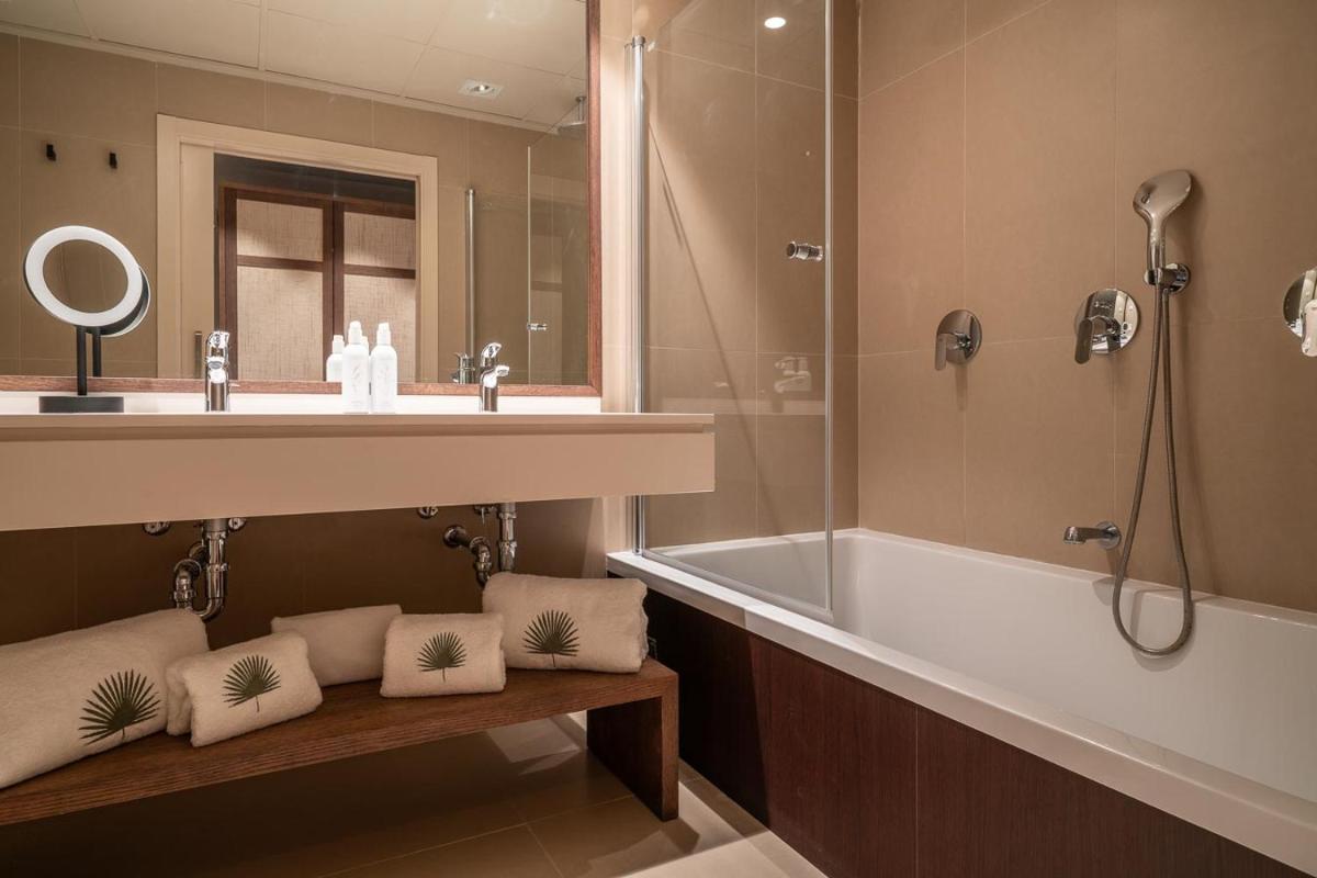 Un baño de Hotel Ritual de Terra & SPA Moraira