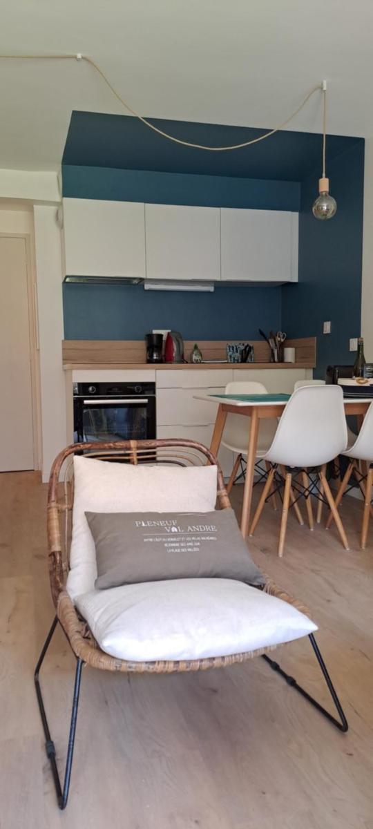 Centre du Val André - appart en rez de jardin avec terrasse et jardinet - plage à 150 m - Housity