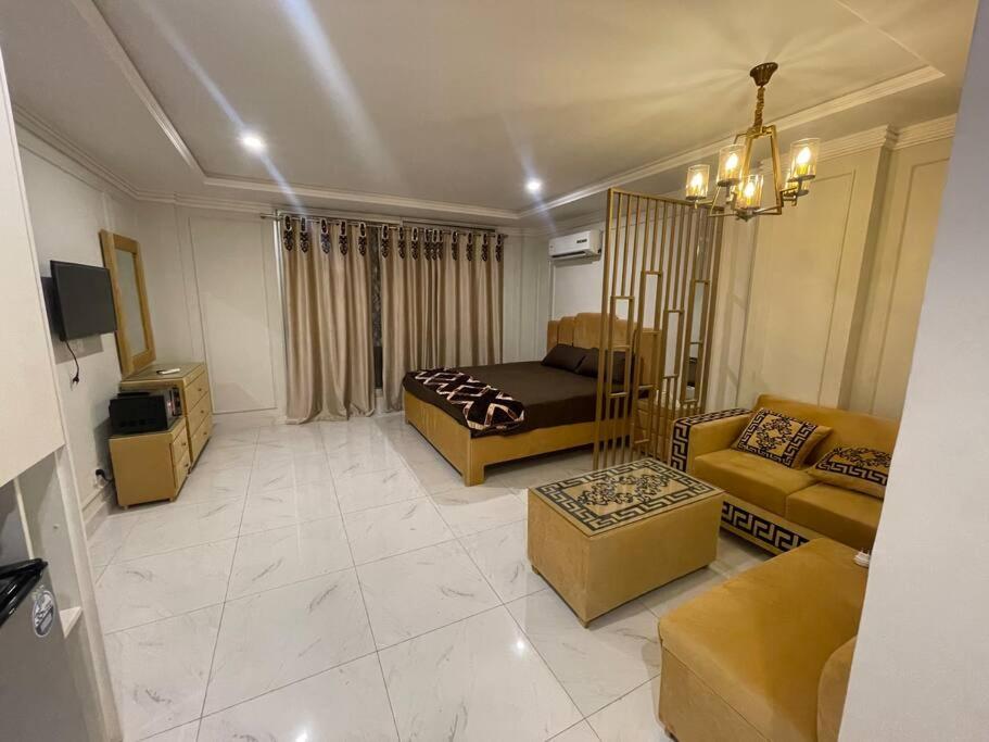 Suitetrails - Alexa enabled studio facing Eiffel Bahria Lahore