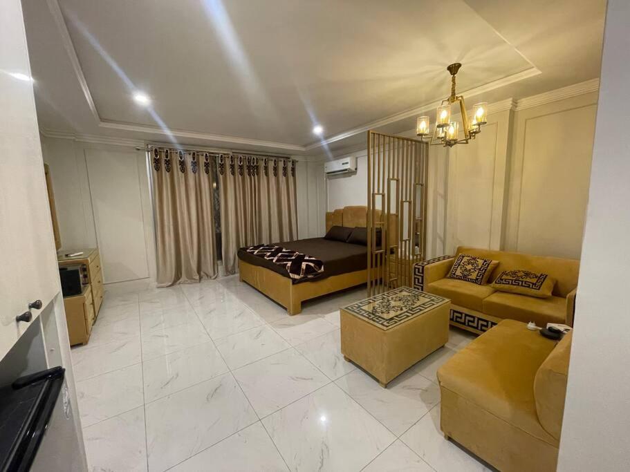 Suitetrails - Alexa enabled studio facing Eiffel Bahria Lahore