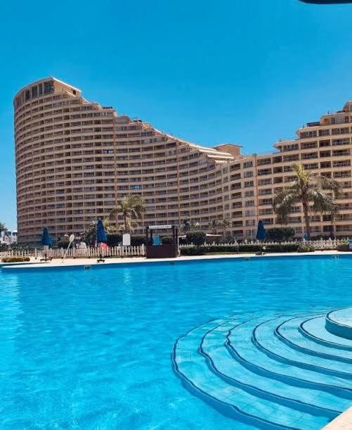 بورتو السخنه الاهرامات - Housity