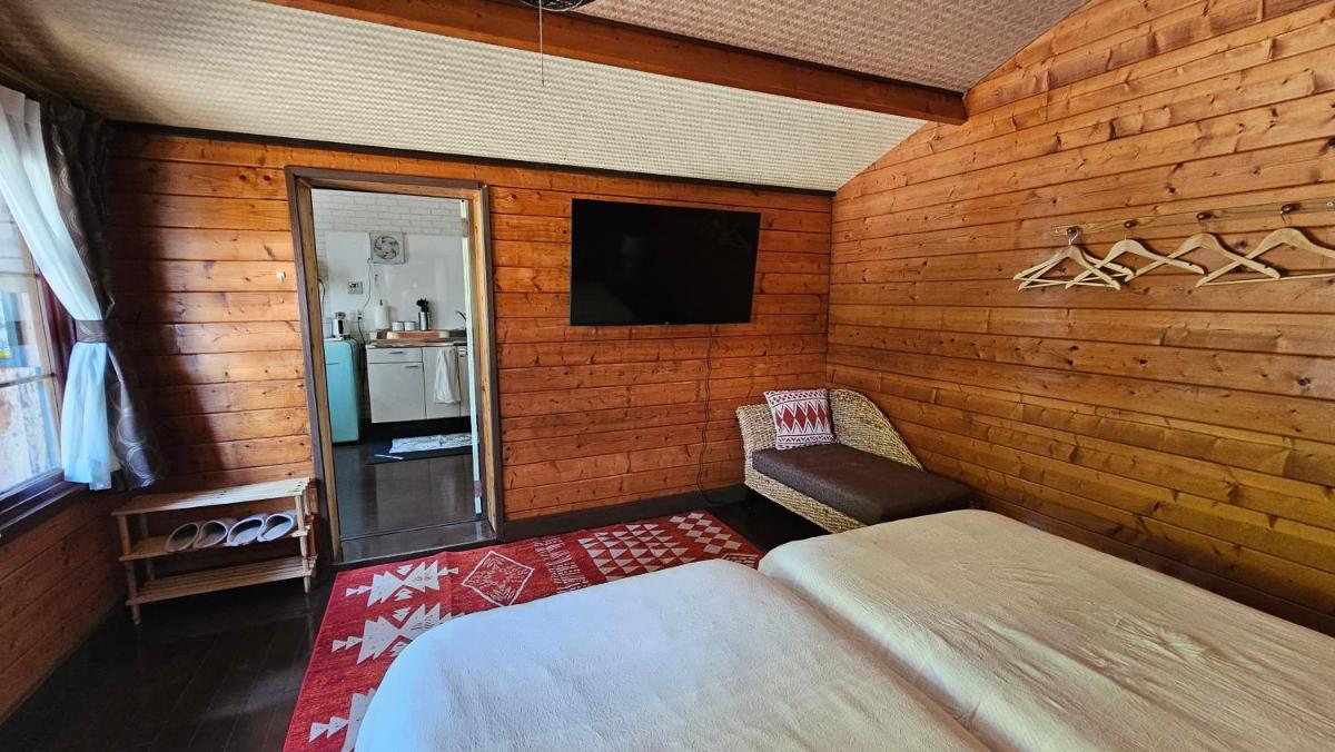 Loft & Log House - Housity