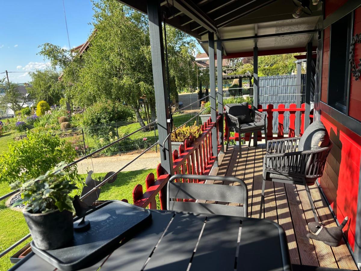 TiNY HOUSE LE CHALET LIT KING SIZE -TERRASSE - PETIT DÉJEUNER-CLIMATISATION -PARKING - Housity