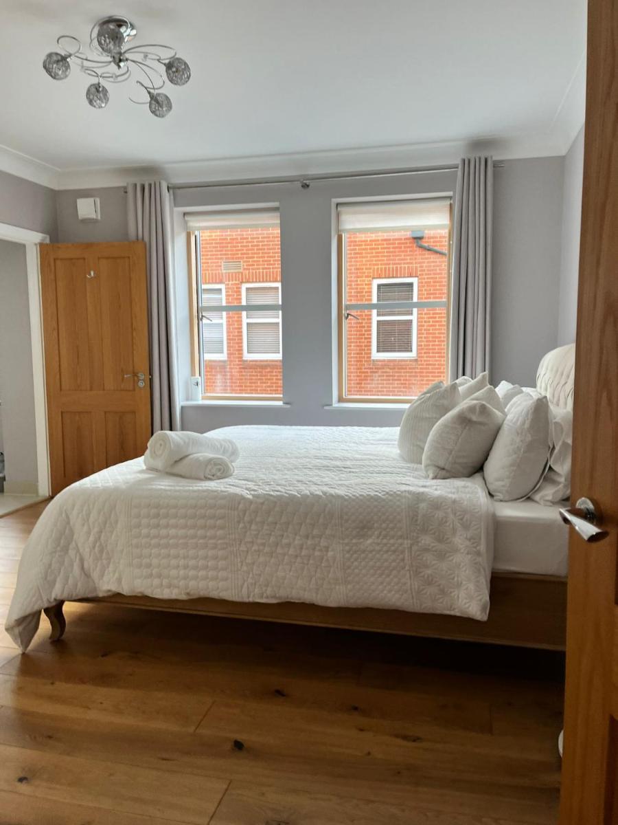 Royal Windsor Super King EnSuite - Free Parking - Housity