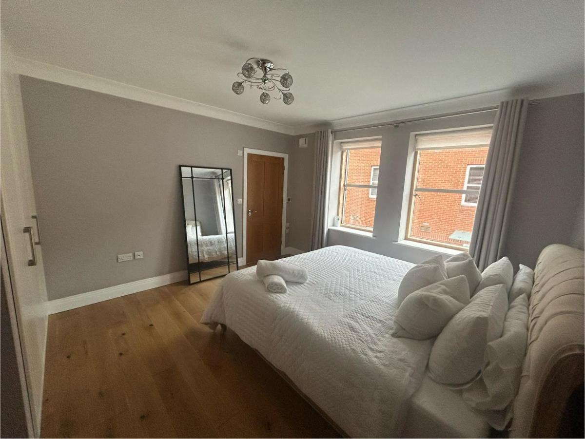 Royal Windsor Super King EnSuite - Free Parking - Housity