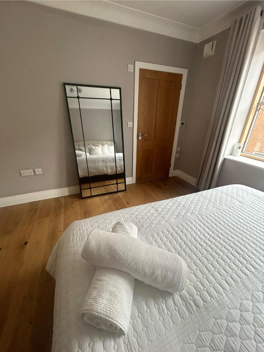 Royal Windsor Super King EnSuite - Free Parking - Housity