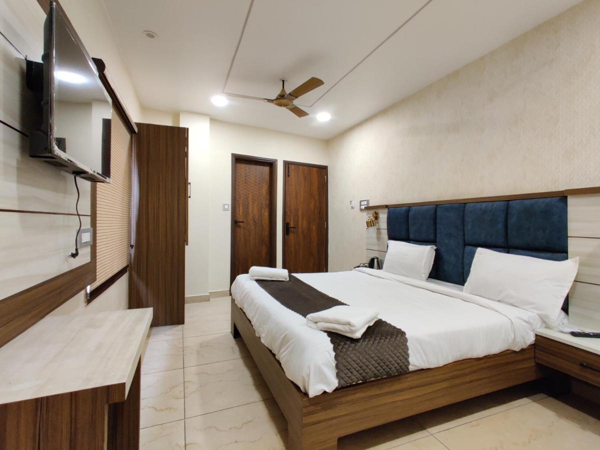 Monga Dreams 120 meters from Golden temple - Housity