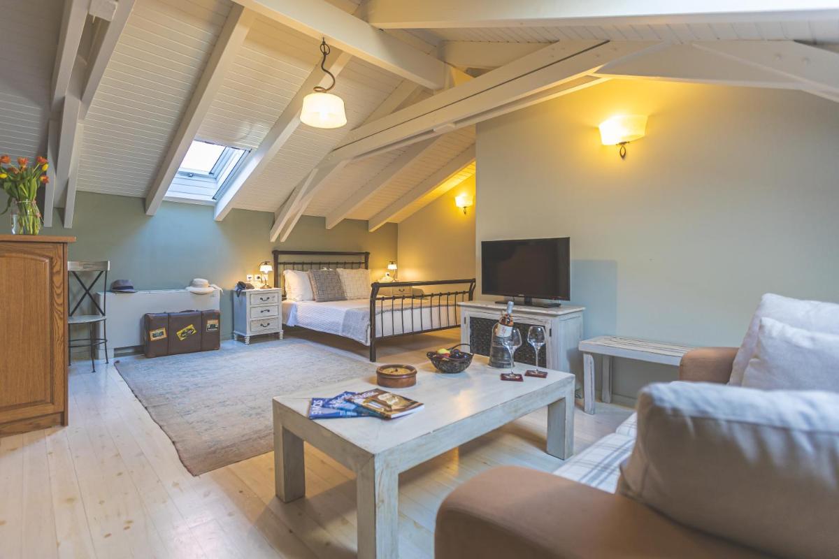 Arethousa Hotel - Housity