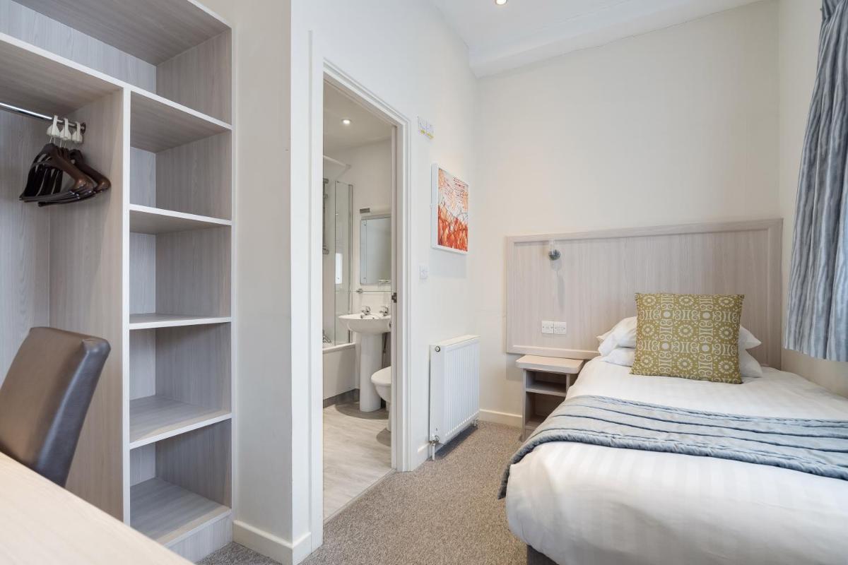 St Ives Hotel - Housity
