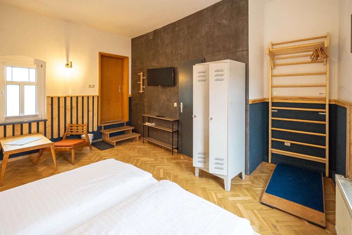 Pension Zur Neuenburg - Housity