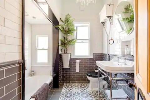 Victorian Guest House 200m from the Seafront - Housity