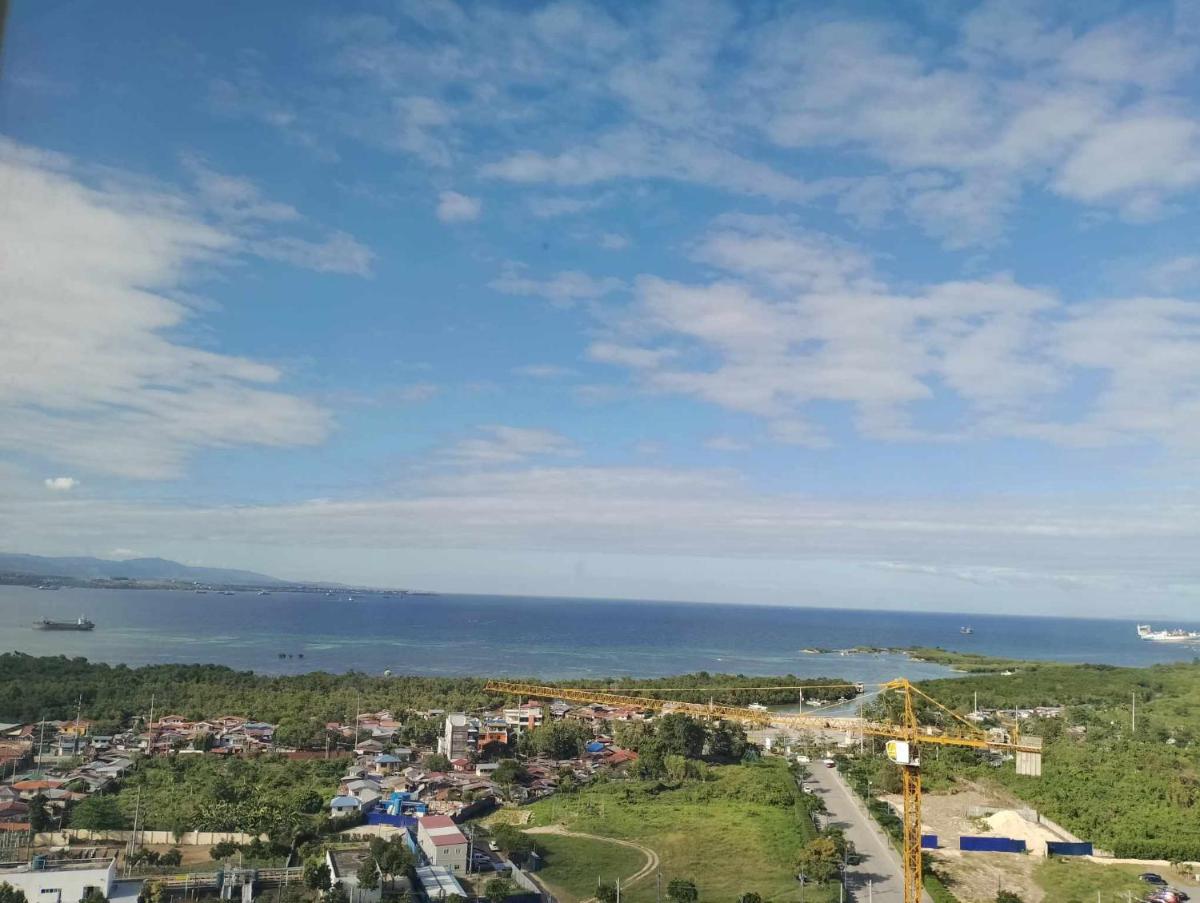 Mactan Newtown Condo with Pool access - Housity