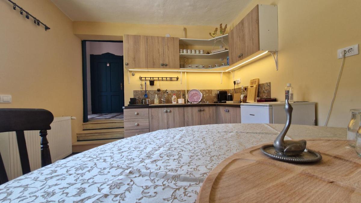 Rose Gardens - Housity