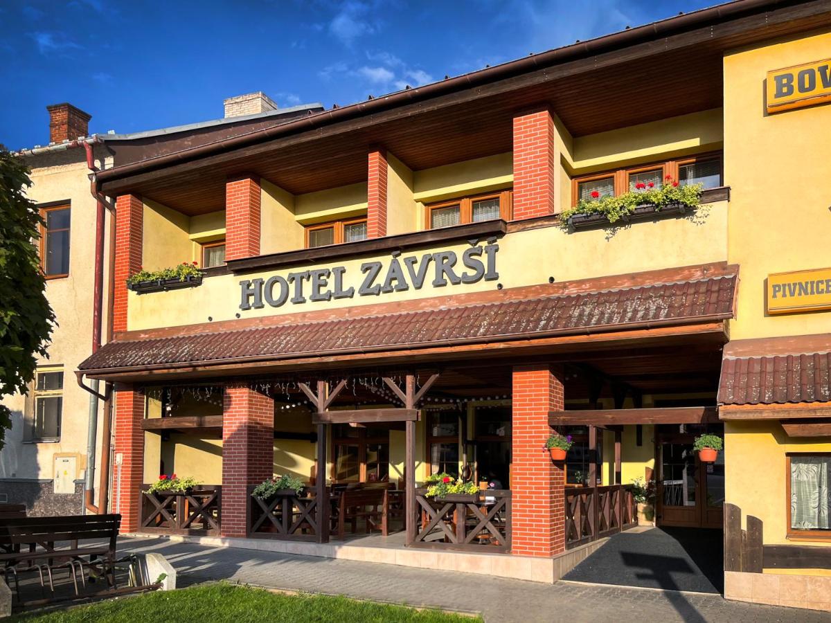 Hotel Závrší - Housity