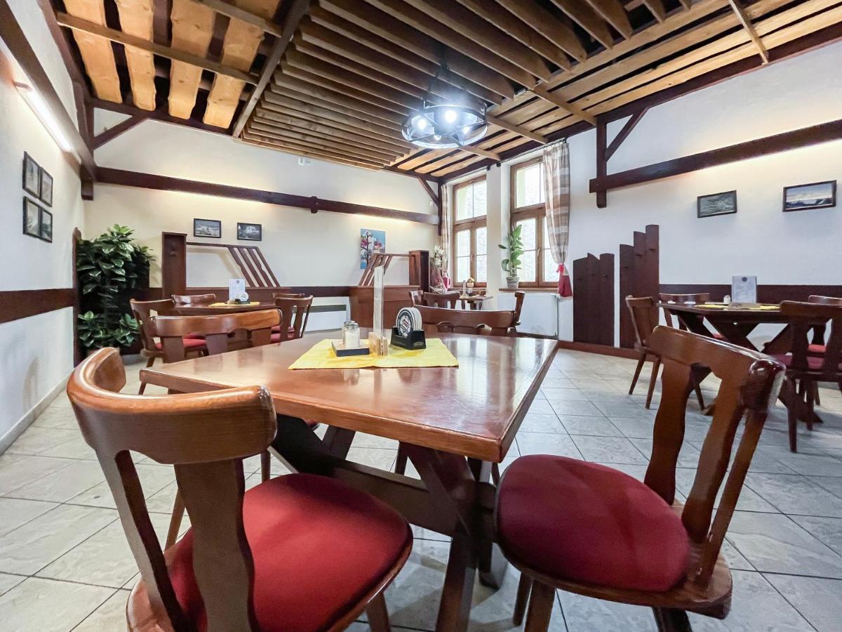 Hotel Závrší - Housity