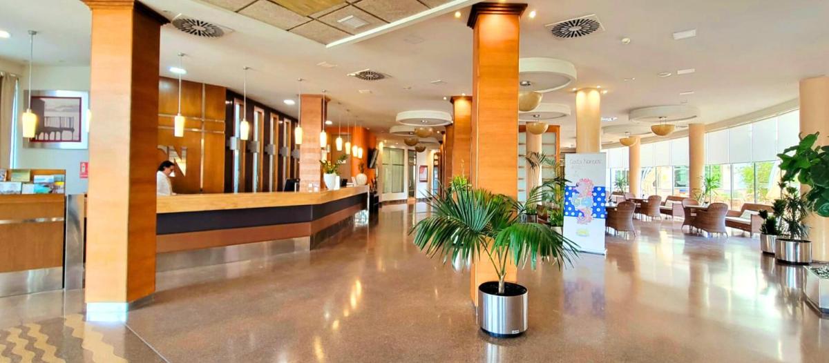 El vestíbulo o zona de recepción de Hotel Monarque Costa Narejos