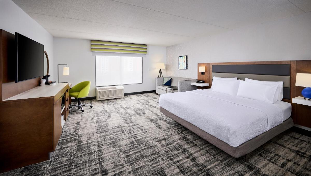 Hampton Inn & Suites by Hilton Windsor - Housity