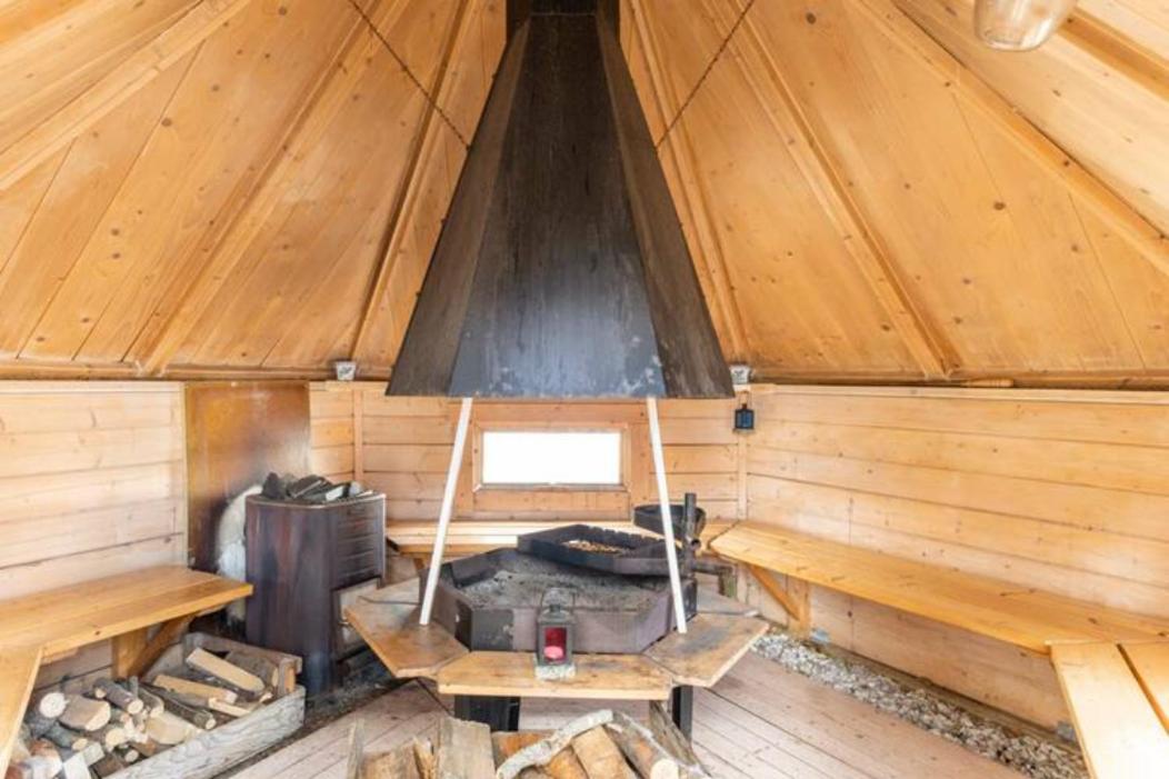 3 Bedroom Cottage with Sauna by the Sea - Housity