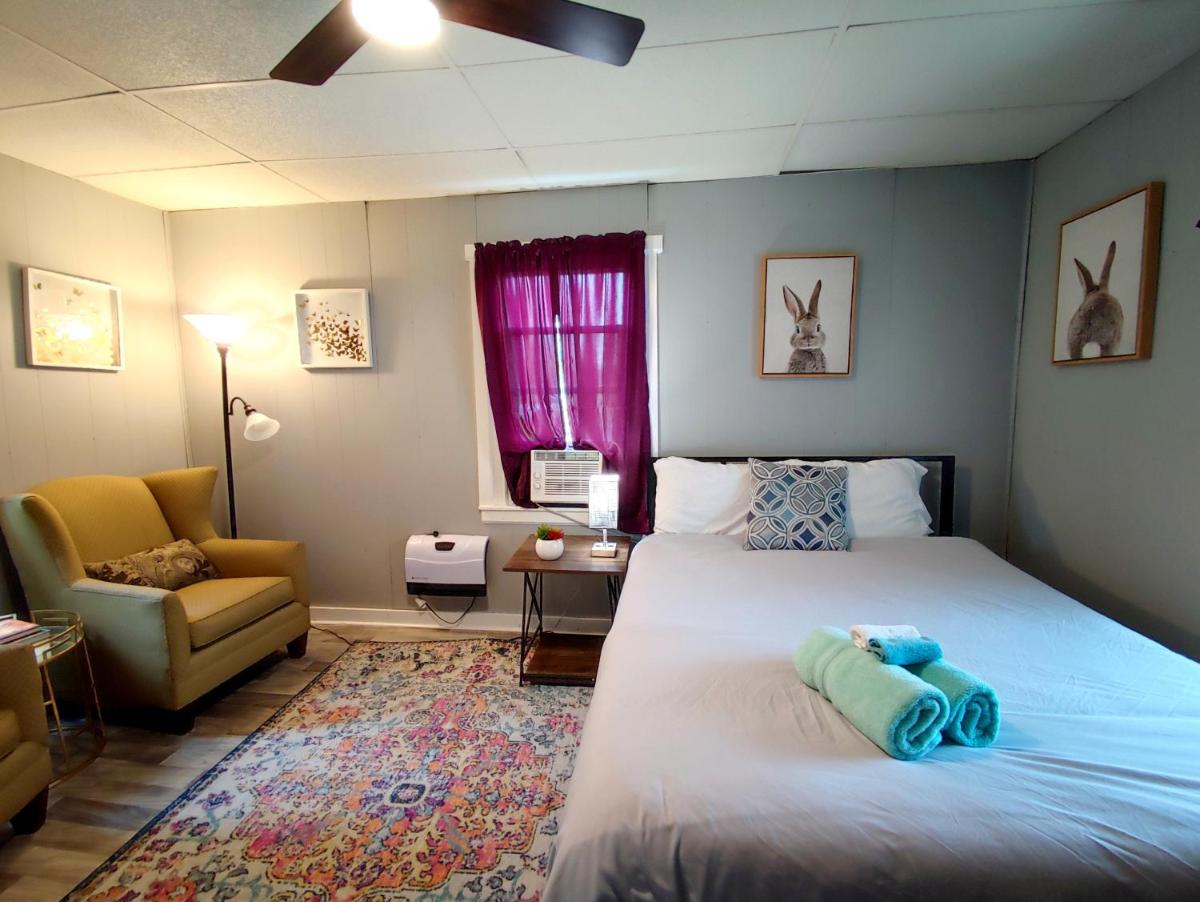 Perfect Combo of Charm & Comfort- 2Bedroom Home - Housity