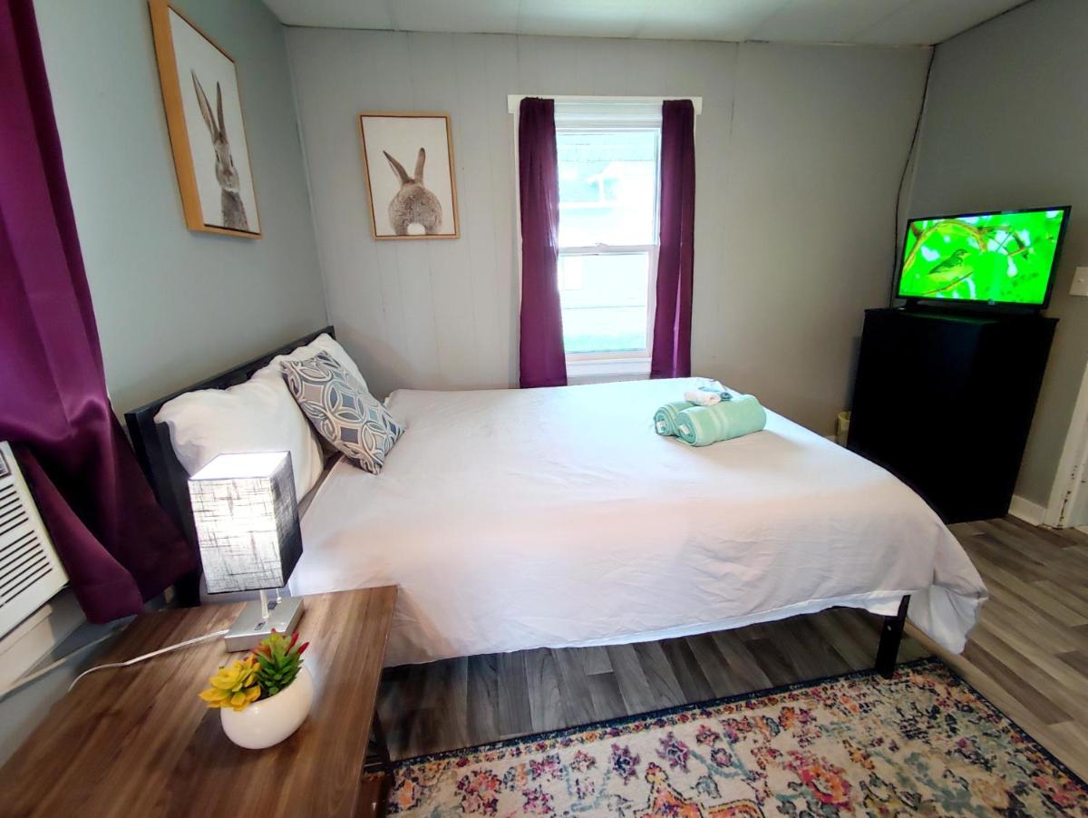 Perfect Combo of Charm & Comfort- 2Bedroom Home - Housity