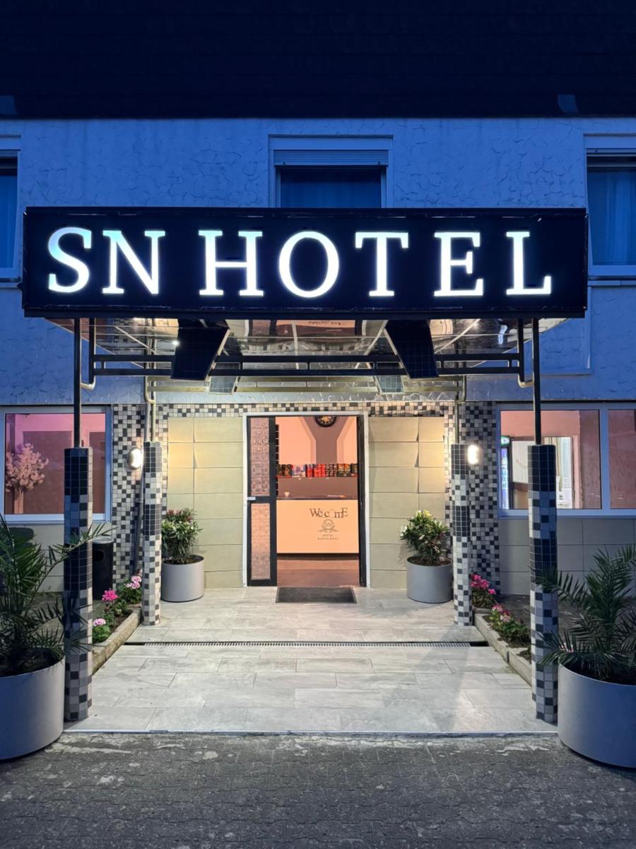 SN Hotel and Restaurant - Housity
