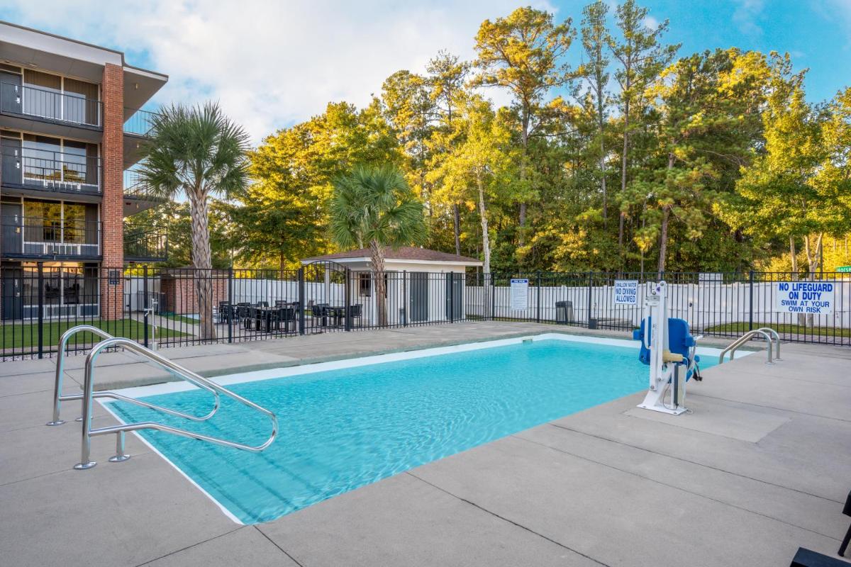 Hawthorn Extended Stay by Wyndham Columbia-Ft Jackson - Housity