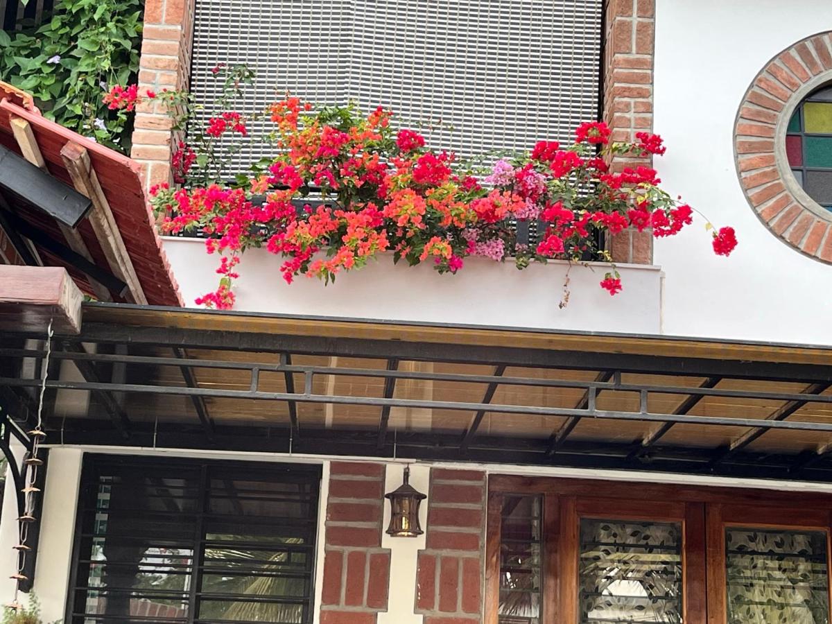 Mermaid Farm House - Housity