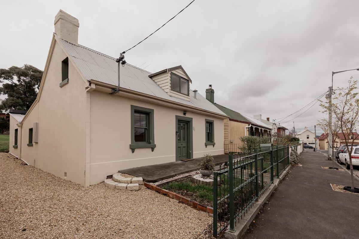 Suitetrails - Cavell Street Cottage in West Hobart