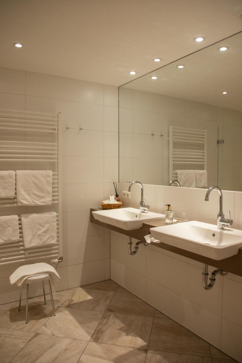Ein Badezimmer in der Unterkunft Hotel Deimann
