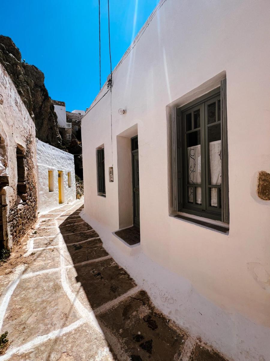 Stunning town-house in Chora, Serifos - Housity
