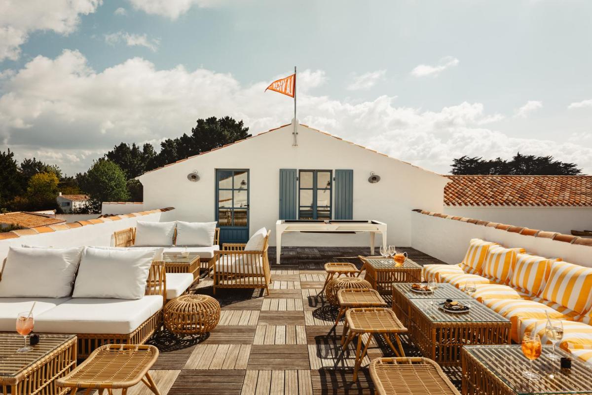 Coin salon dans l'établissement La Mission Hôtel & SPA - l'île d'Yeu