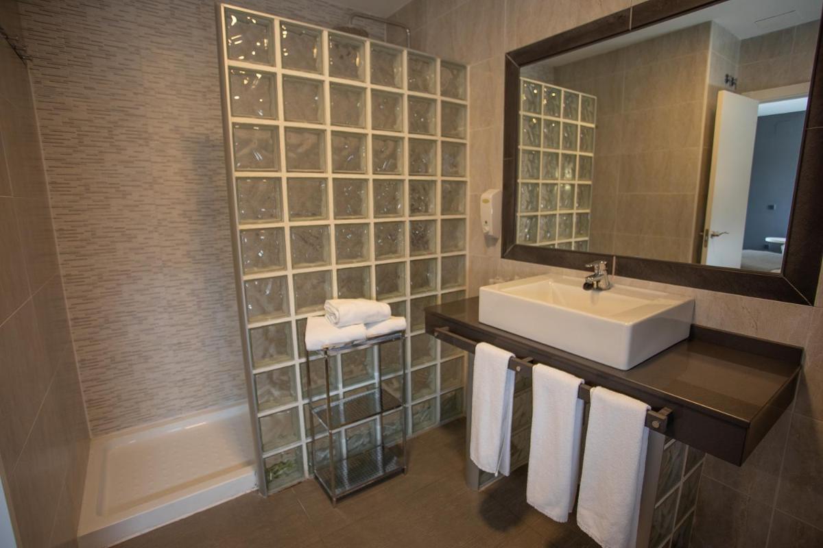 Hotel LB Villa De Cuenca - Housity