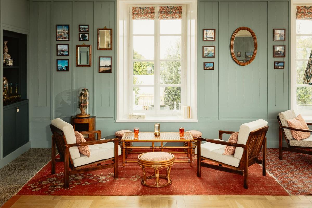 Coin salon dans l'établissement La Mission Hôtel & SPA - l'île d'Yeu
