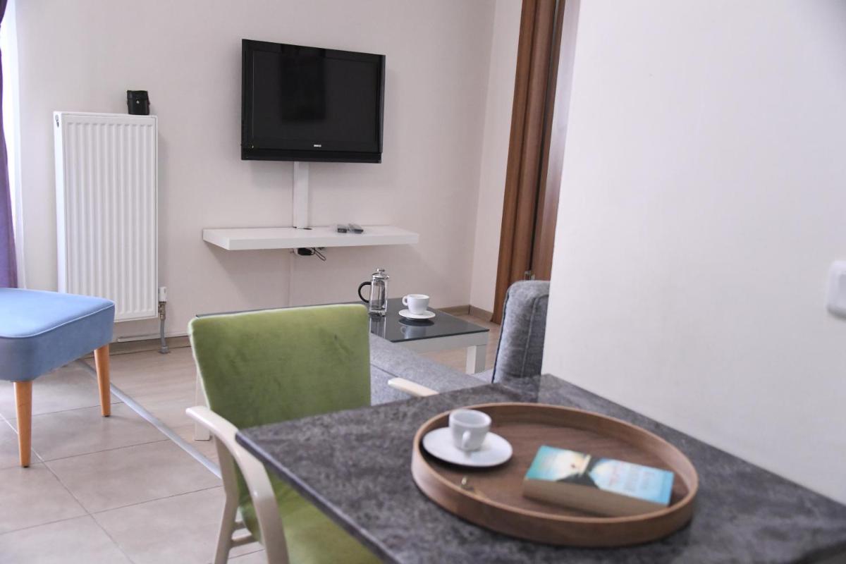 A Hotels & Suite - Housity