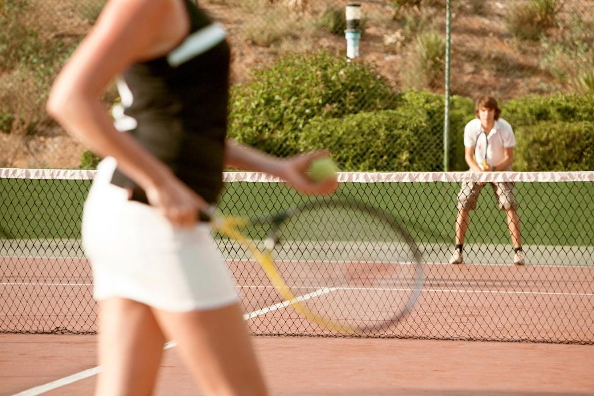 Instalaciones para jugar a tenis o squash en Sunwing Arguineguin Seafront o alrededores