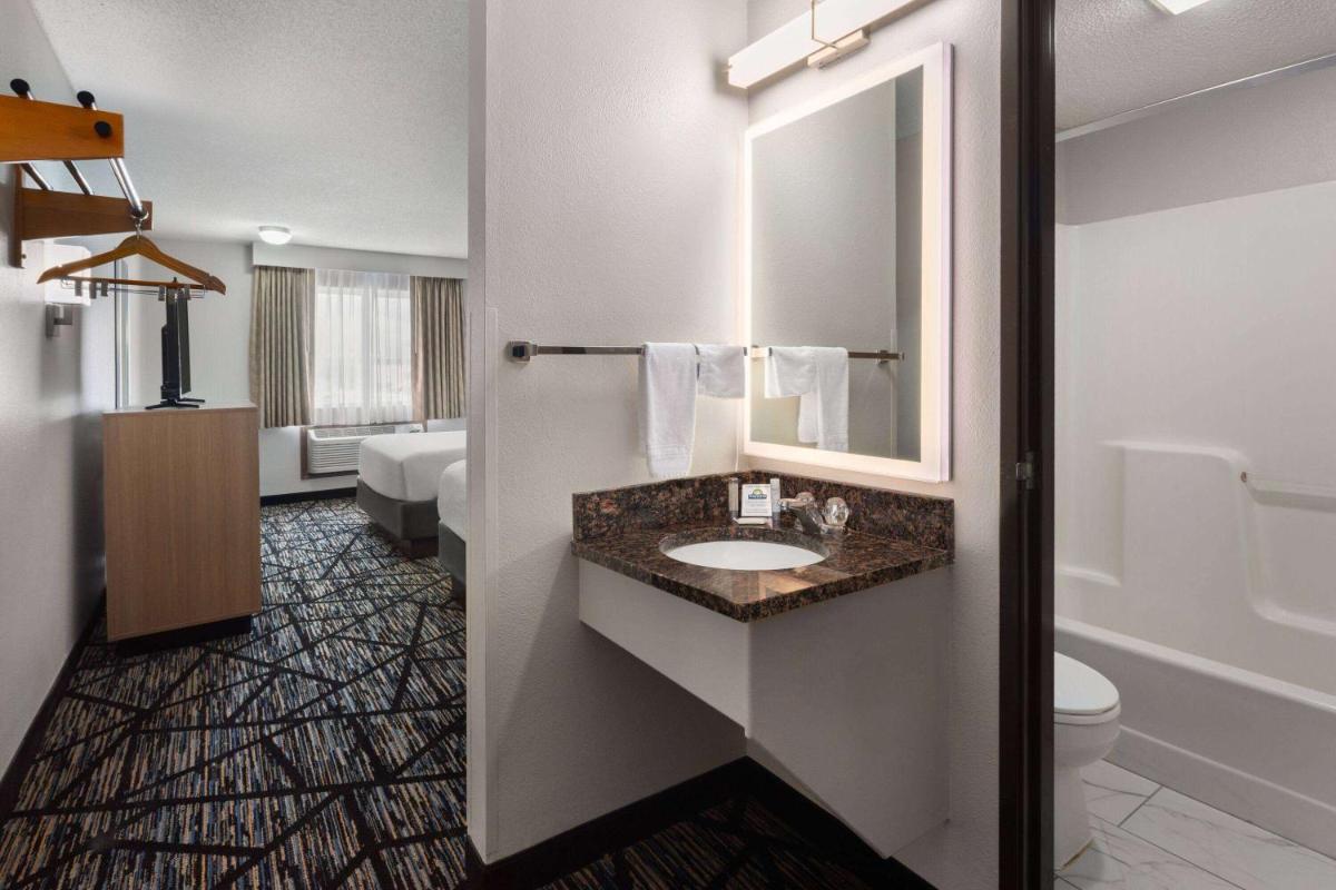 Days Inn by Wyndham Ogallala - Housity