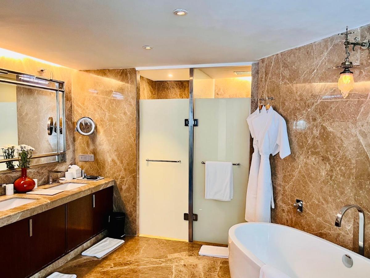 a bathroom with a tub and a sink at The Park Hyderabad, Banjara Hills near Hussain Sagar Lake in Hyderabad a bathroom with a tub and a sink at The Park Hyderabad, Banjara Hills near Hussain Sagar Lake in Hyderabad