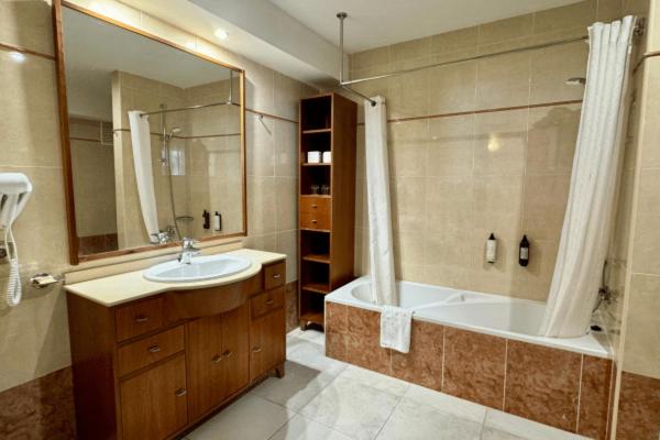 Un baño de Cabot Pollensa Park Spa