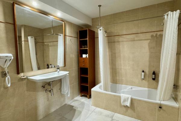 Un baño de Cabot Pollensa Park Spa