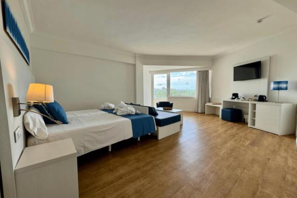 Cama o camas de una habitación en Cabot Pollensa Park Spa