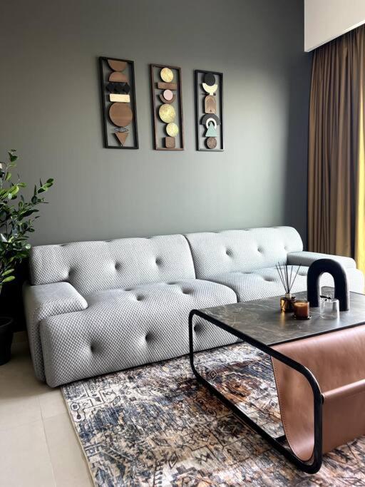 Luxury Brand New 1BR Downtown - Housity