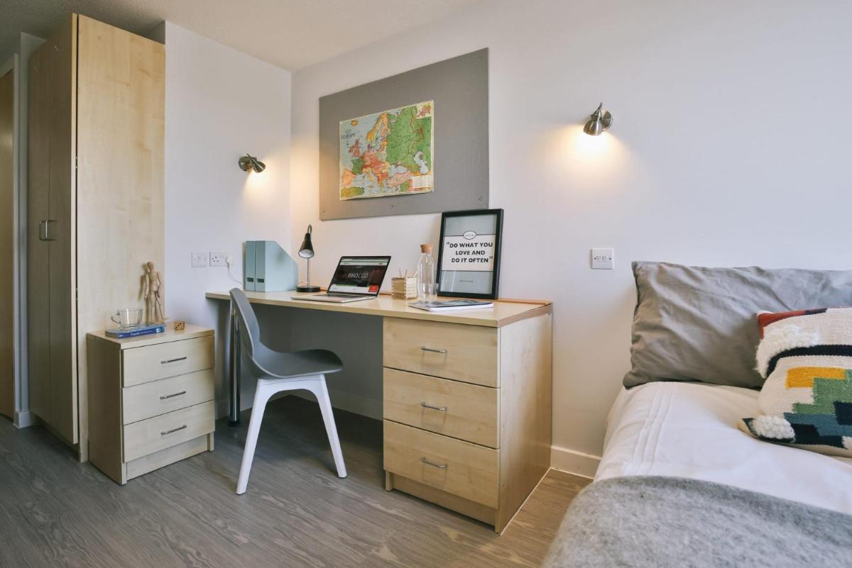 Great Value & Stylish Ensuites at Brocco in Sheffield - Hizvo