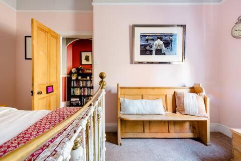 Victorian Guest House 200m from the Seafront - Housity