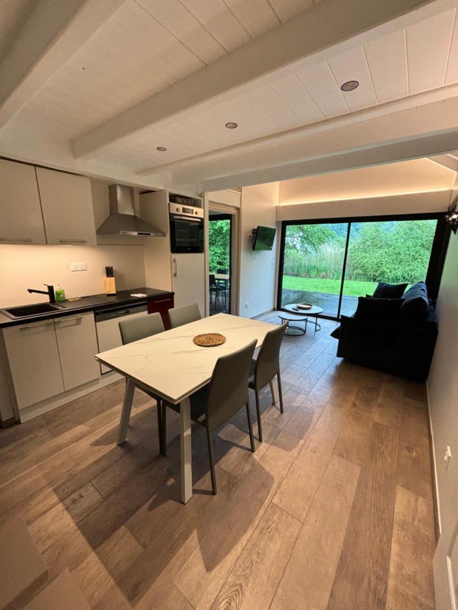 Chalet les pieds dans l'eau Lac Aiguebelette - Housity