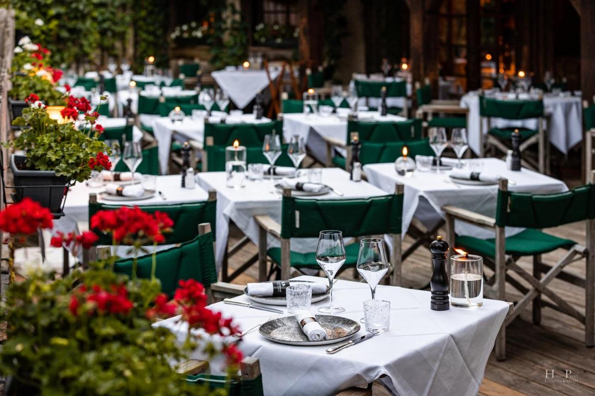 Restaurant ou autre lieu de restauration dans l'établissement Fer à Cheval