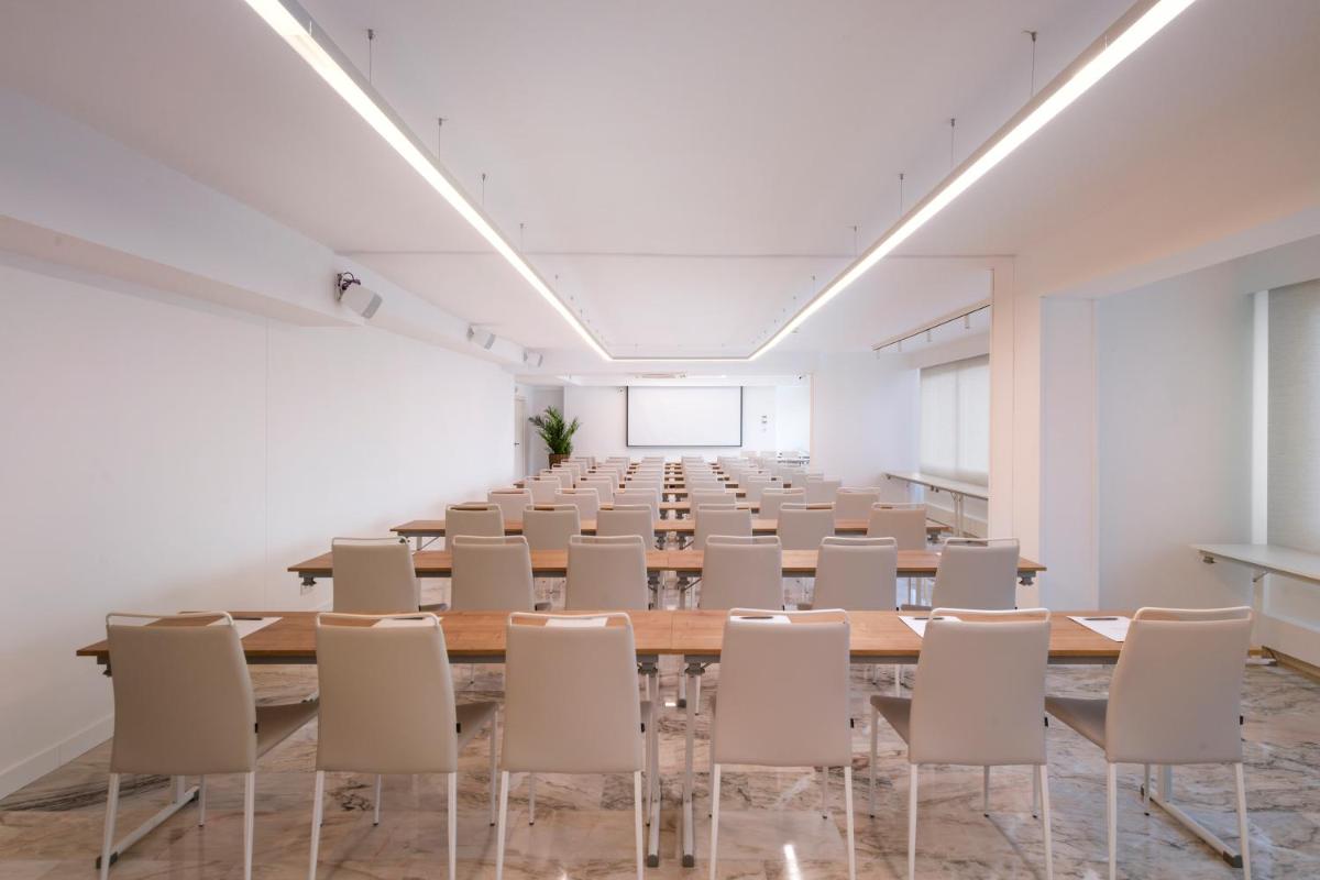Zona business o sala de conferencias en Salles Hotels Marina Portals