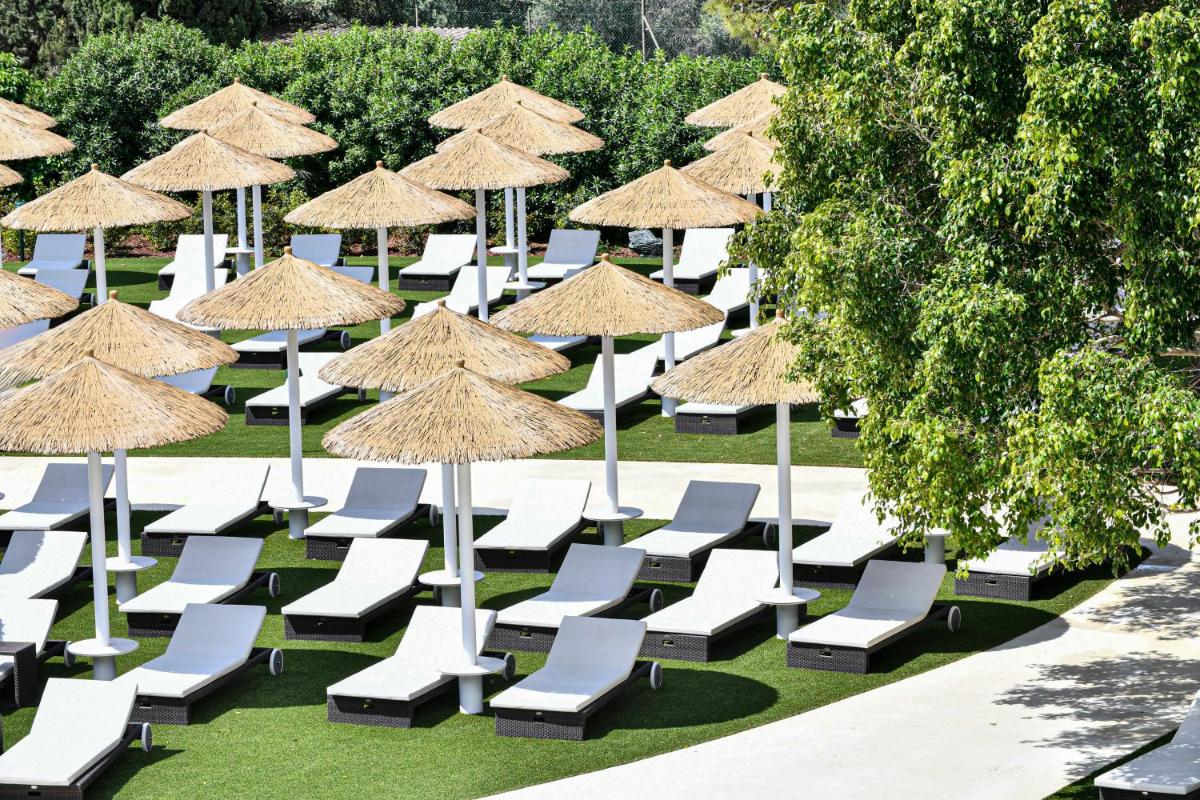 Jardín al aire libre en Salles Hotels Marina Portals