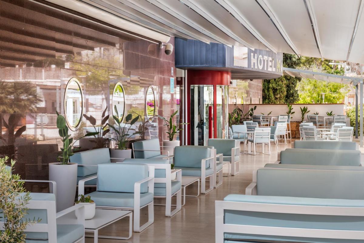 Un restaurante o sitio para comer en Salles Hotels Marina Portals